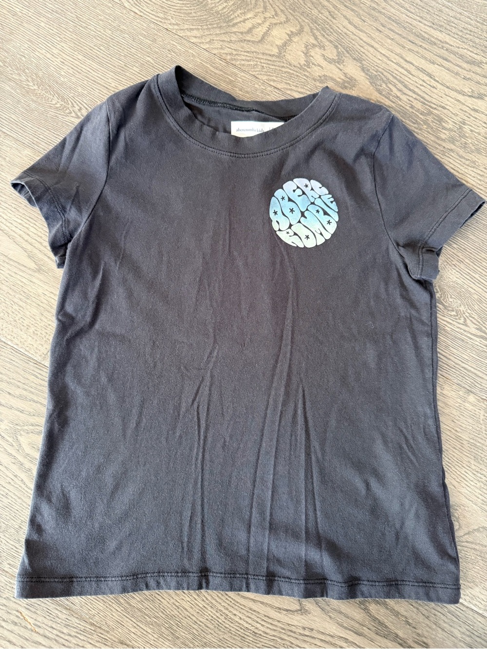 abercrombie kids black tee with light blue graphic